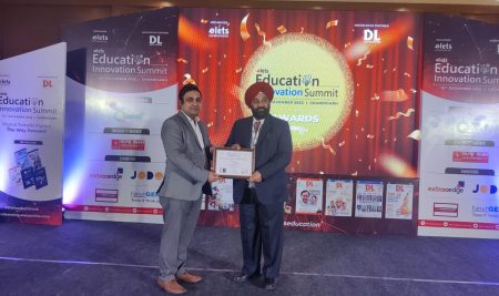 Global Campus Director Receives Outstanding Leader Award in Higher Education at the 3rd Elets Education Innovation Summit held in Chandigarh on 15th December